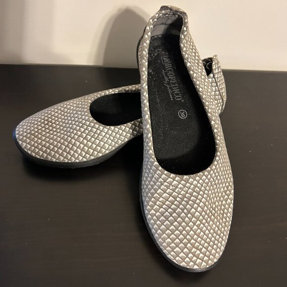 A'RCOPEDICO L15 Size 39 US 8 - 8.5 Gray Shine Slip On Flats Shoes - Picture 1 of 6